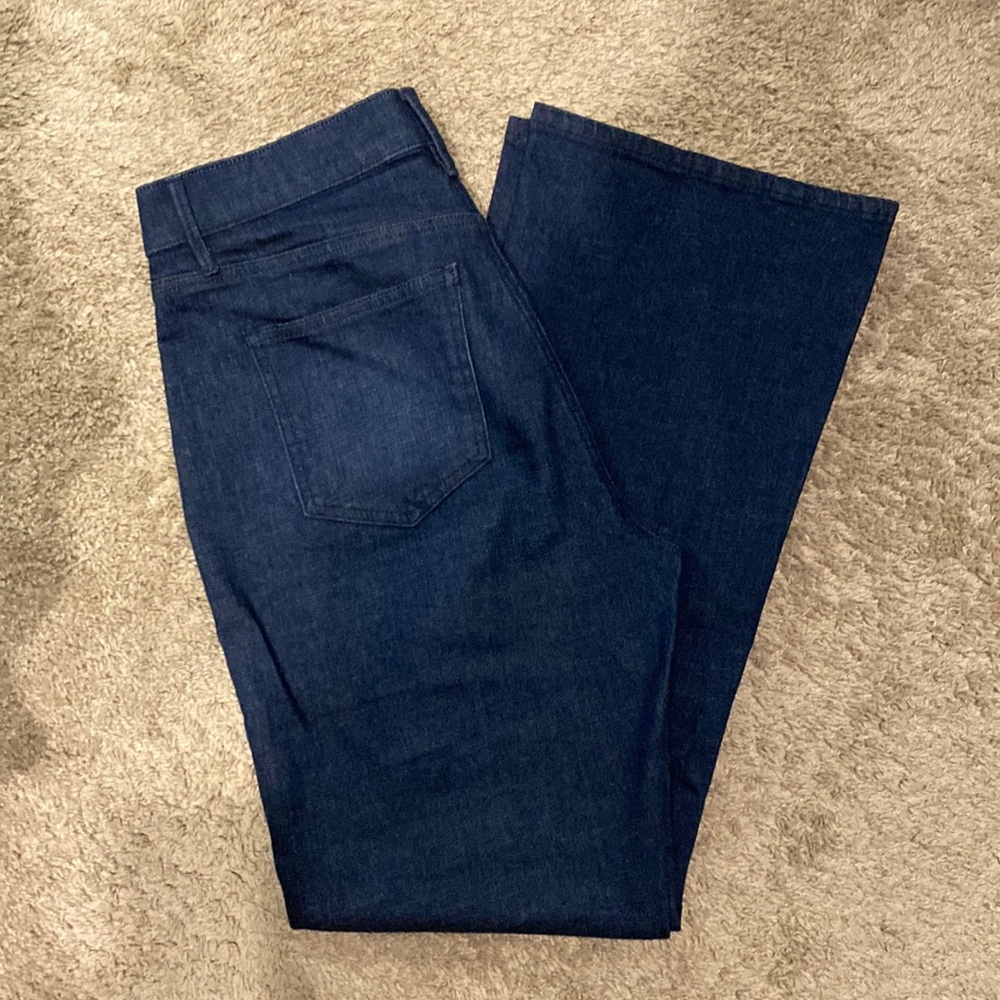 High rise, boot cut/wide leg. Stretch denim.